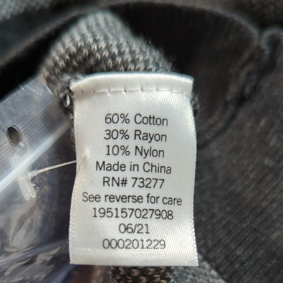 Croft & Barrow Gray V-Neck Sweater - Picture 10 of 12